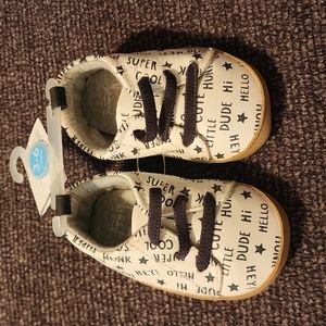 New Carter's 3-6m boy's shoes